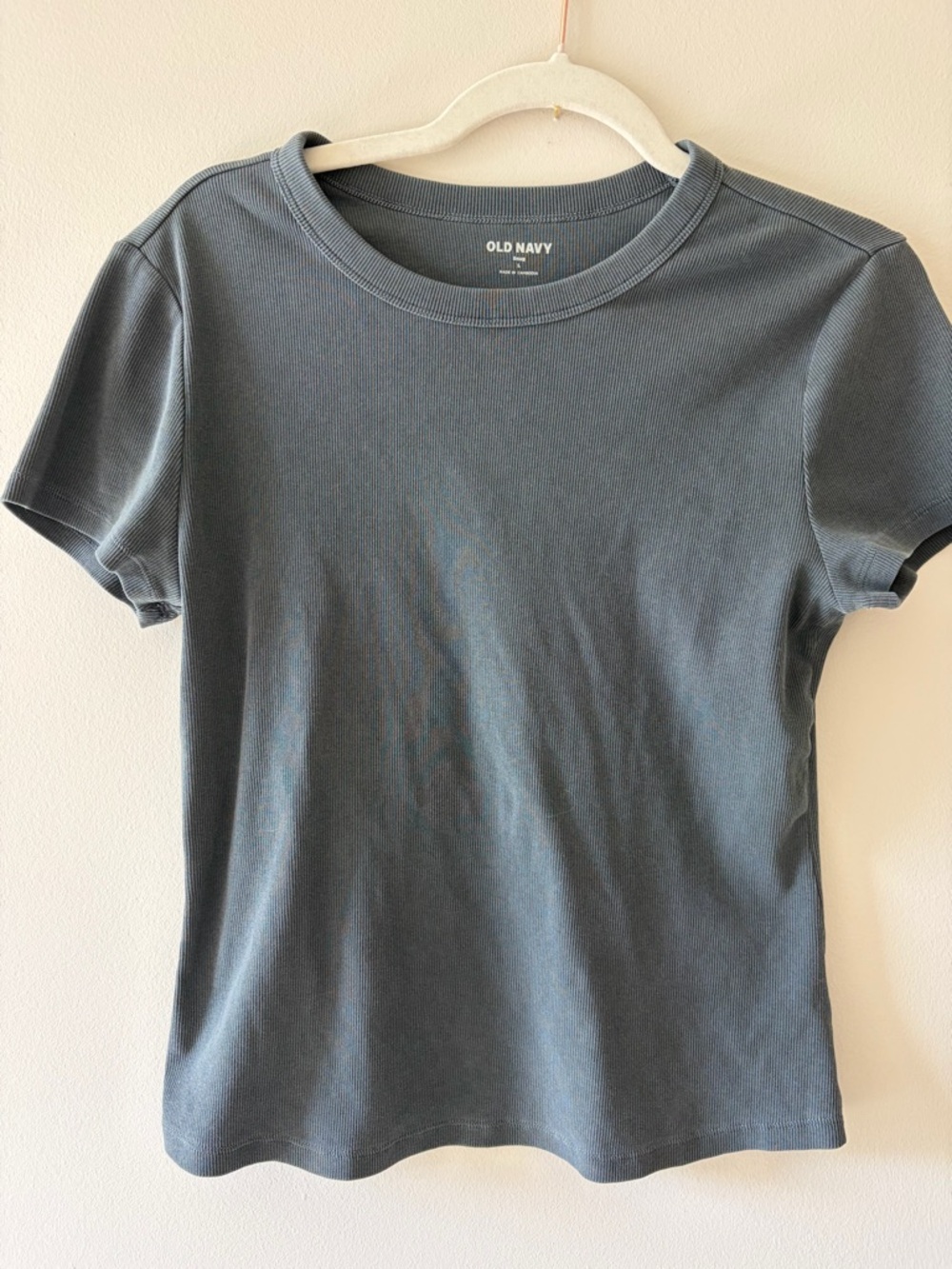 Old Navy Ribbed Neck Tee in Dark Gray